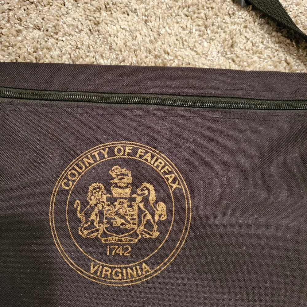 Norwood Airtex County of Fairfax Virginia Crossbody/Shoulder/Lap top Bag